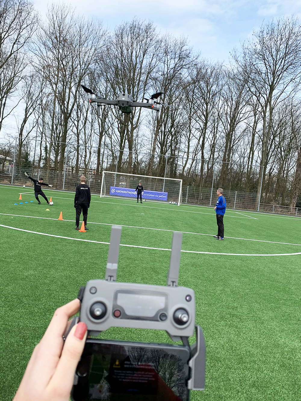 Oefeningen Keeperstraining voorzien van een video De Drone is een handig hulpmiddel om de keepers oefeningen in beeld te brengen