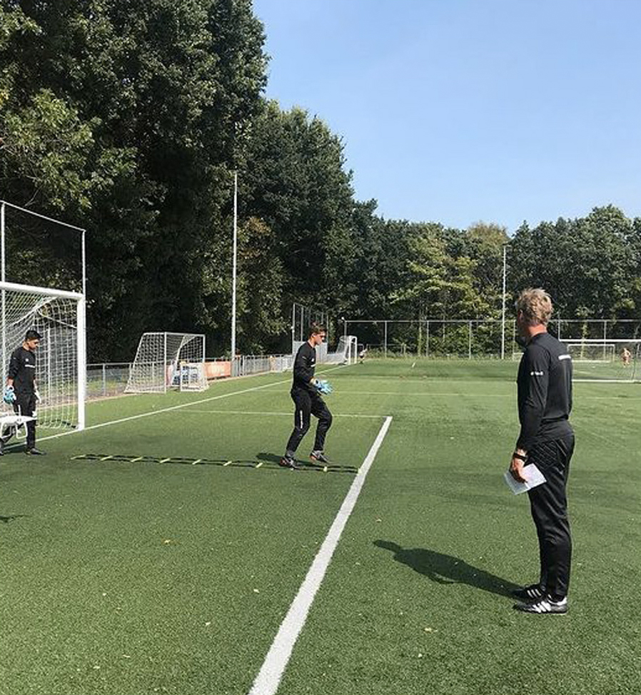 Warming up Keepers Training met ladder Warming up keeperstraining met gebruik van een ladder